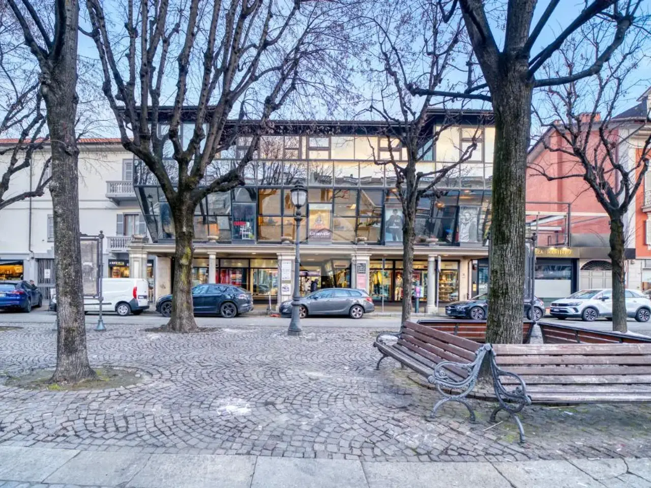 Negozio in Piazza Martiri della Libertà 5, Rivoli, {3} - Foto 1