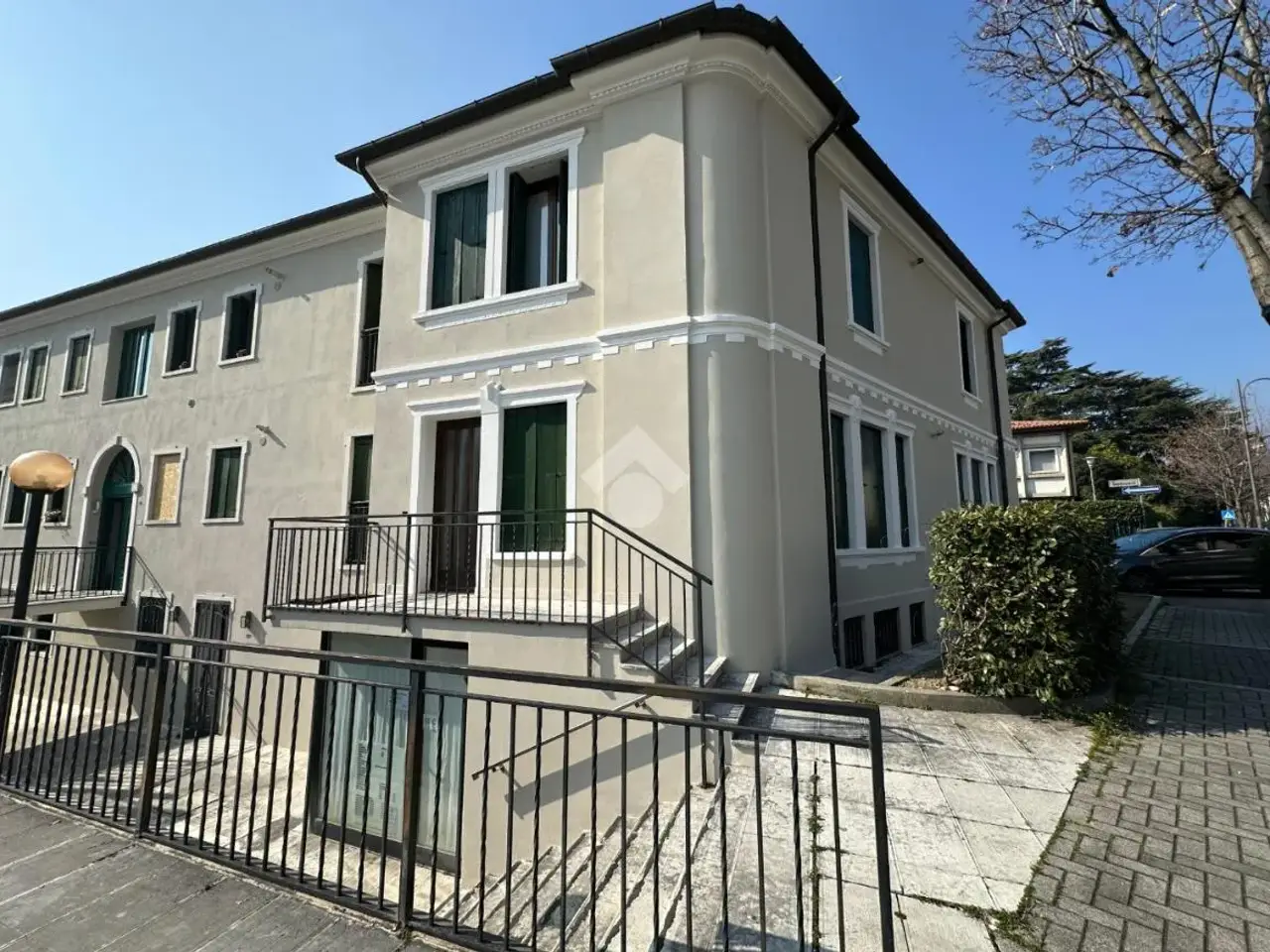 Negozio in V.Le Armando Diaz 57, Bassano Del Grappa, {3} - Foto 2
