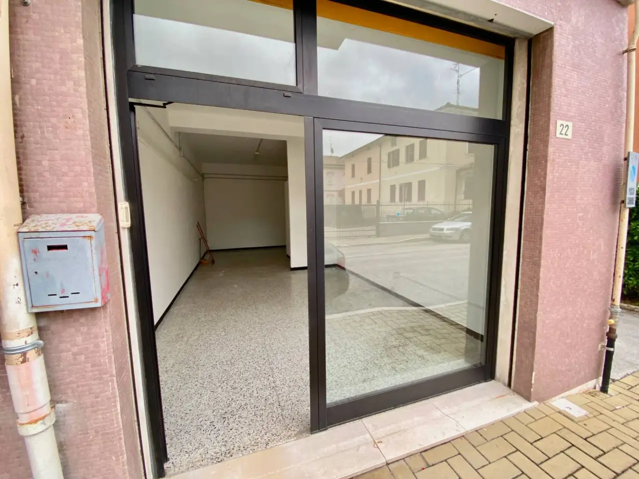 Negozio in Via De Gasperi, Fabriano, {3} - Foto 2