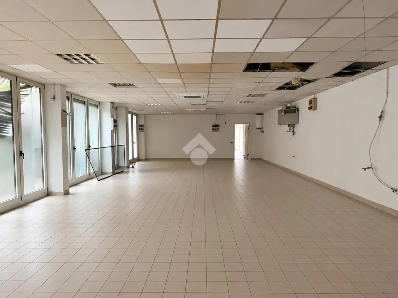 Negozio in Via Lonato 4, Castiglione Delle Stiviere, {3} - Foto 1