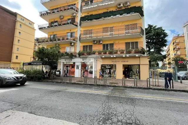 Negozio in Via dell'Epomeo 1, Napoli - Foto 1