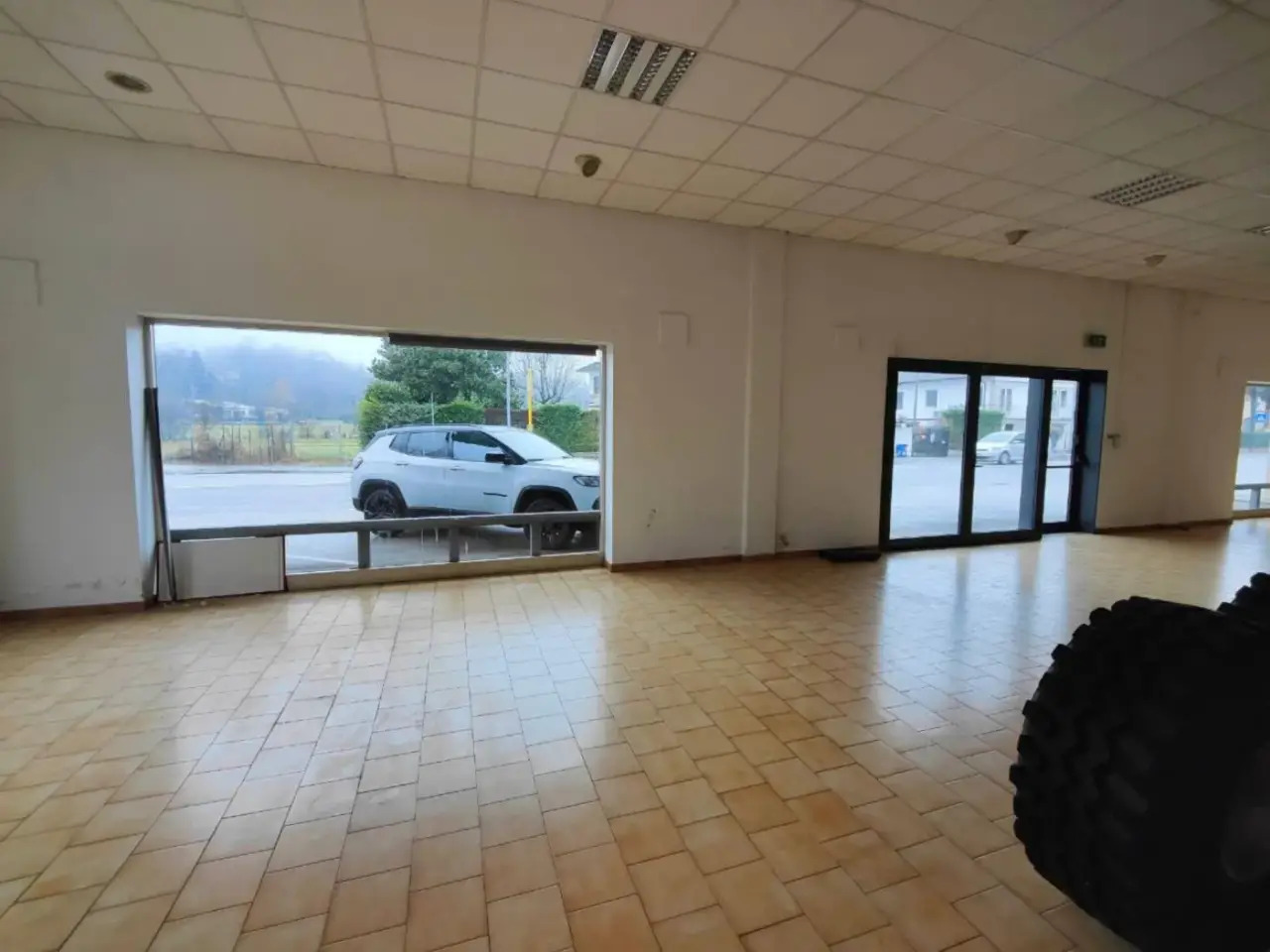 Negozio in Strada del Pasubio 160, Vicenza, {3} - Foto 1