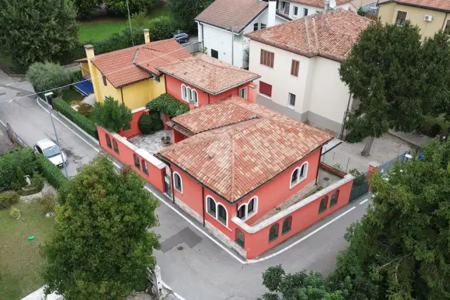 Mansion in Via Salvo d'Acquisto 18, Castelfranco Veneto - Photo 1