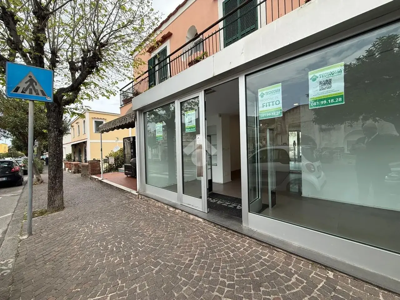 Negozio in Locale Commerciale Via Alfredo De Luca 95, Ischia, {3} - Foto 1