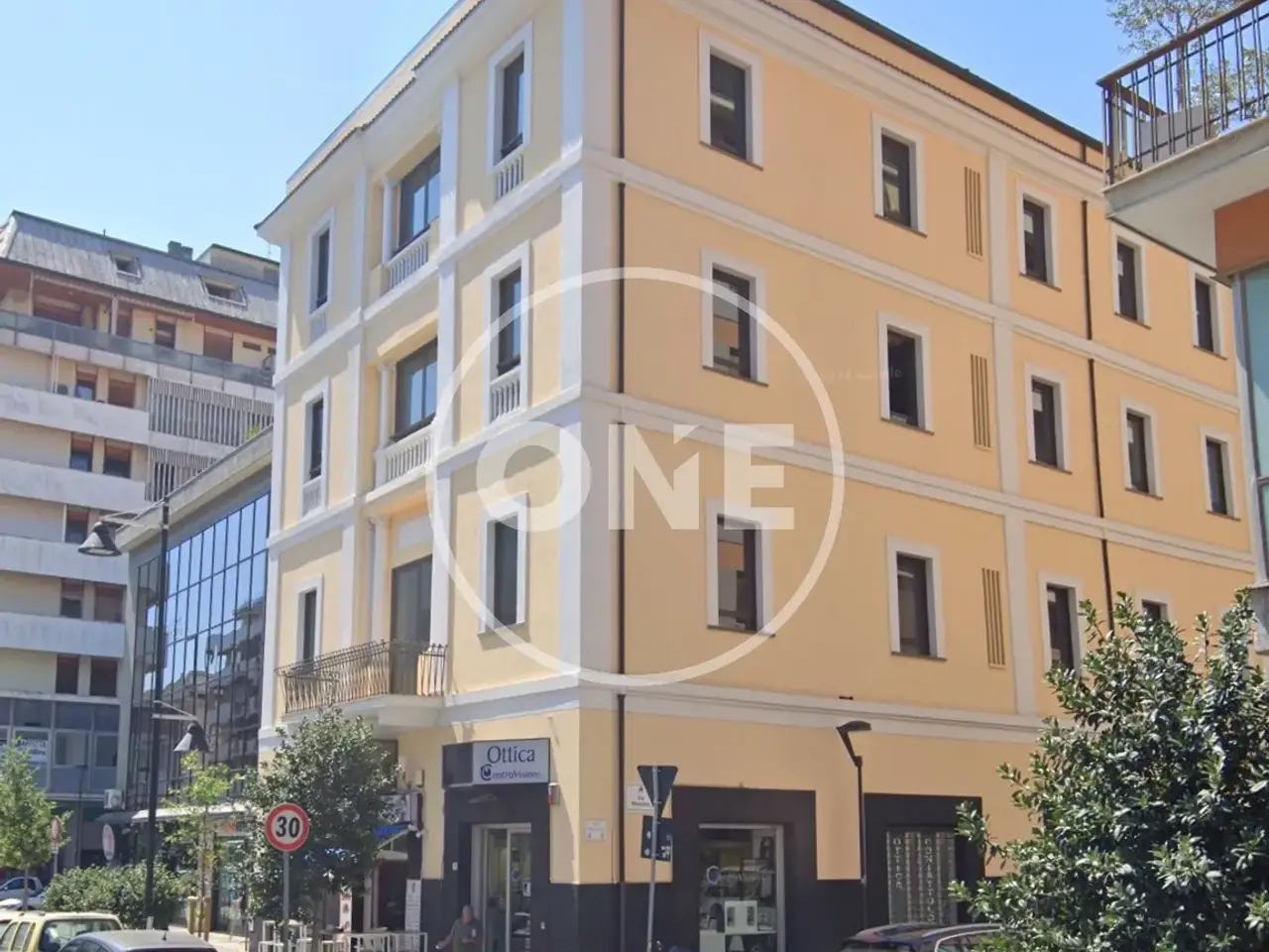 Negozio in Corso Vittorio Emanuele II, 183 183, Pescara, {3} - Foto 2