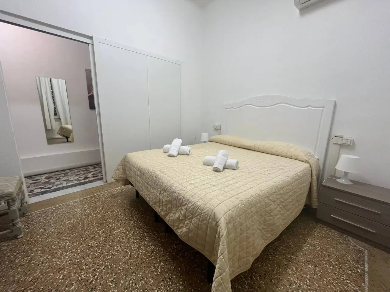 Esercizio commerciale in Piazza dei Cavalieri 2, Pisa, {3} - Foto 2