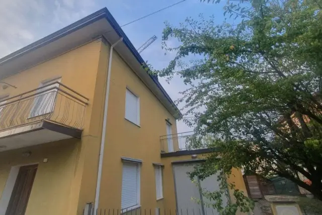 Detached house in Via Chiesa Sud, Novi di Modena - Photo 1