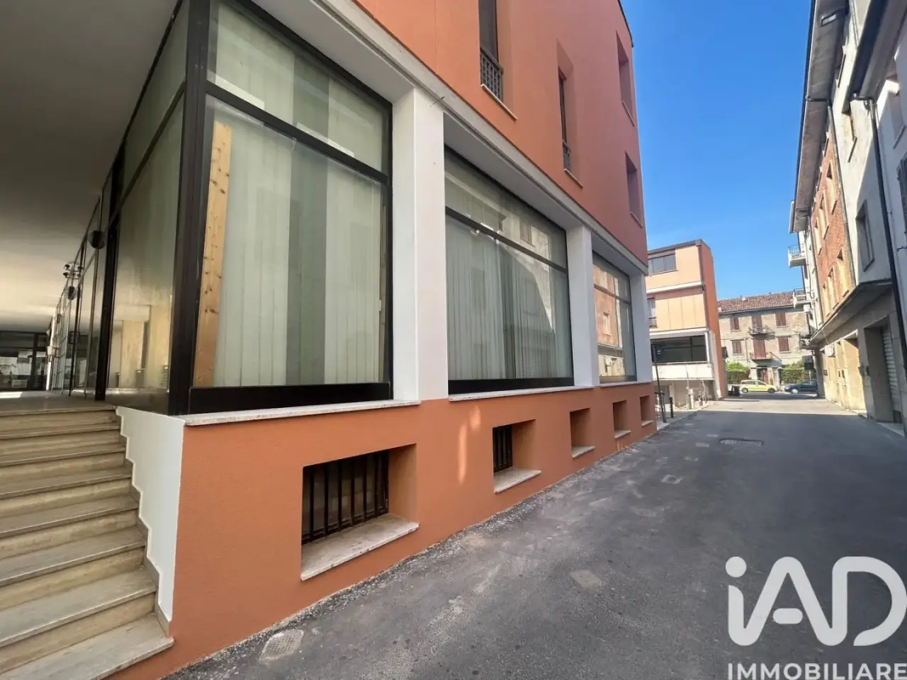 Negozio in Via Cavour 9, Ostiglia, {3} - Foto 1