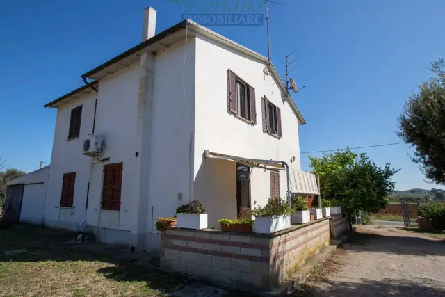 Country house or cottage in Strada Valmarina, Capalbio - Photo 1