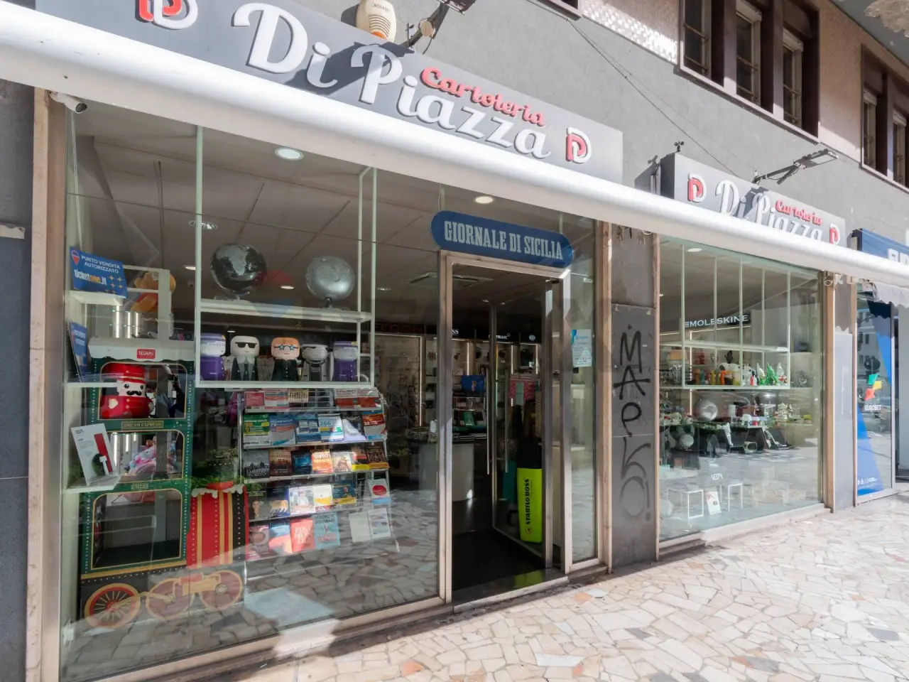 Esercizio commerciale in Via Marchese di Villabianca 91, Palermo, {3} - Foto 2