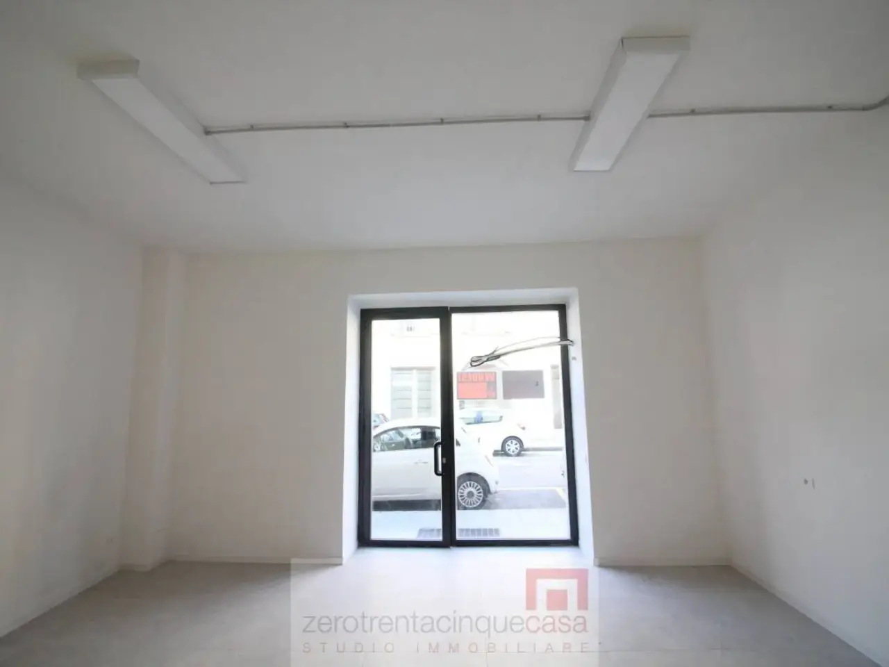 Locale commerciale in Via Gianbattista Moroni 150 Bergamo, Bergamo, {3} - Foto 1