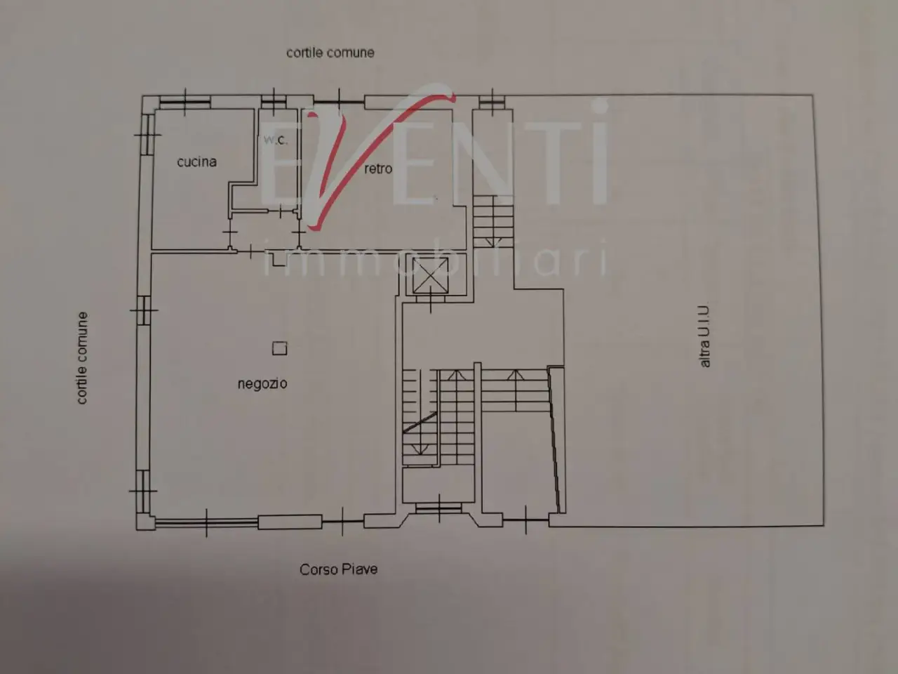 Negozio in Corso Piave 44, Pinerolo, {3} - Foto 2
