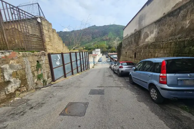 Warehouse in Via Domenico Padula, Napoli - Photo 1