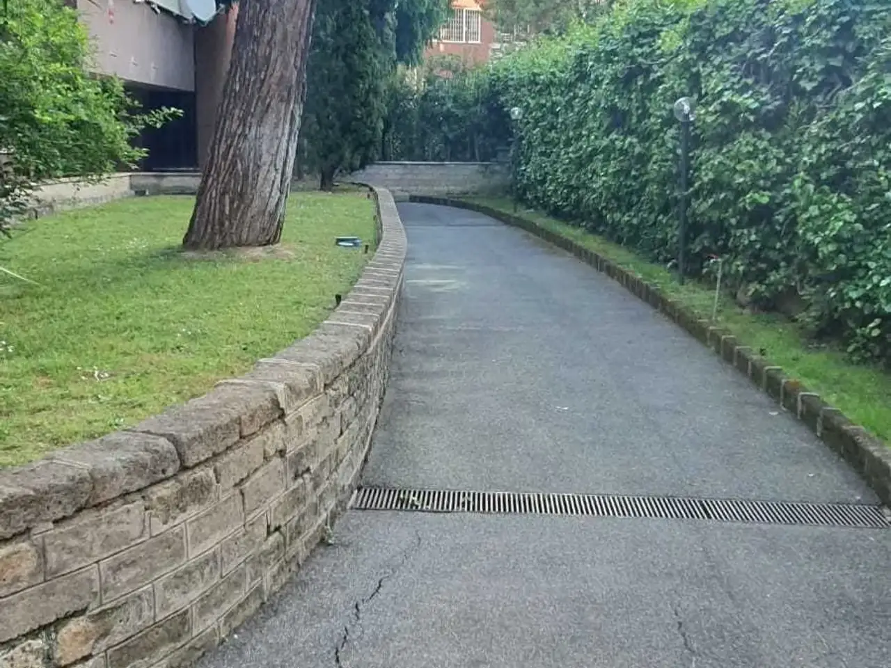 Parcheggio chiuso in Viale Cortina d'Ampezzo 201, Roma, {3} - Foto 1