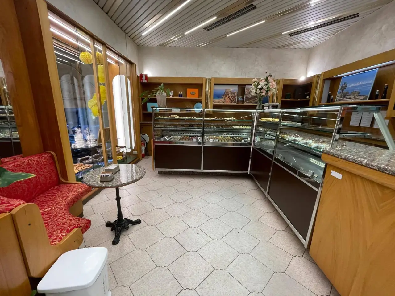 Esercizio commerciale in Via Colonnello Aprosio, Vallecrosia, {3} - Foto 1