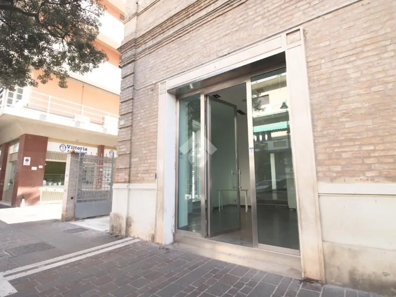Negozio in Via Nicola Fabrizi 115, Pescara, {3} - Foto 1