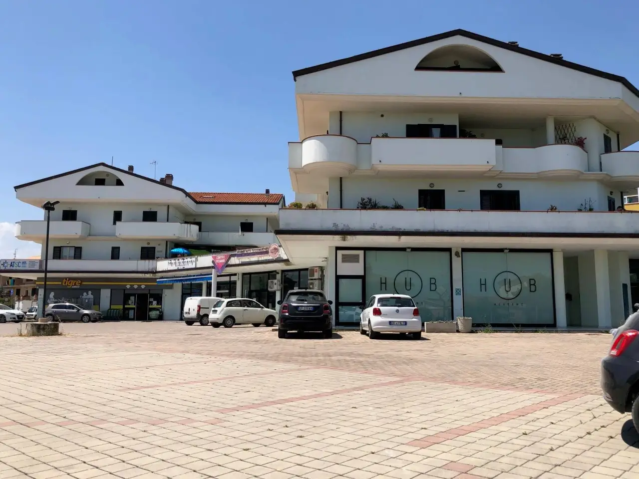 Negozio in Via Nazionale per Teramo 226, Giulianova, {3} - Foto 1