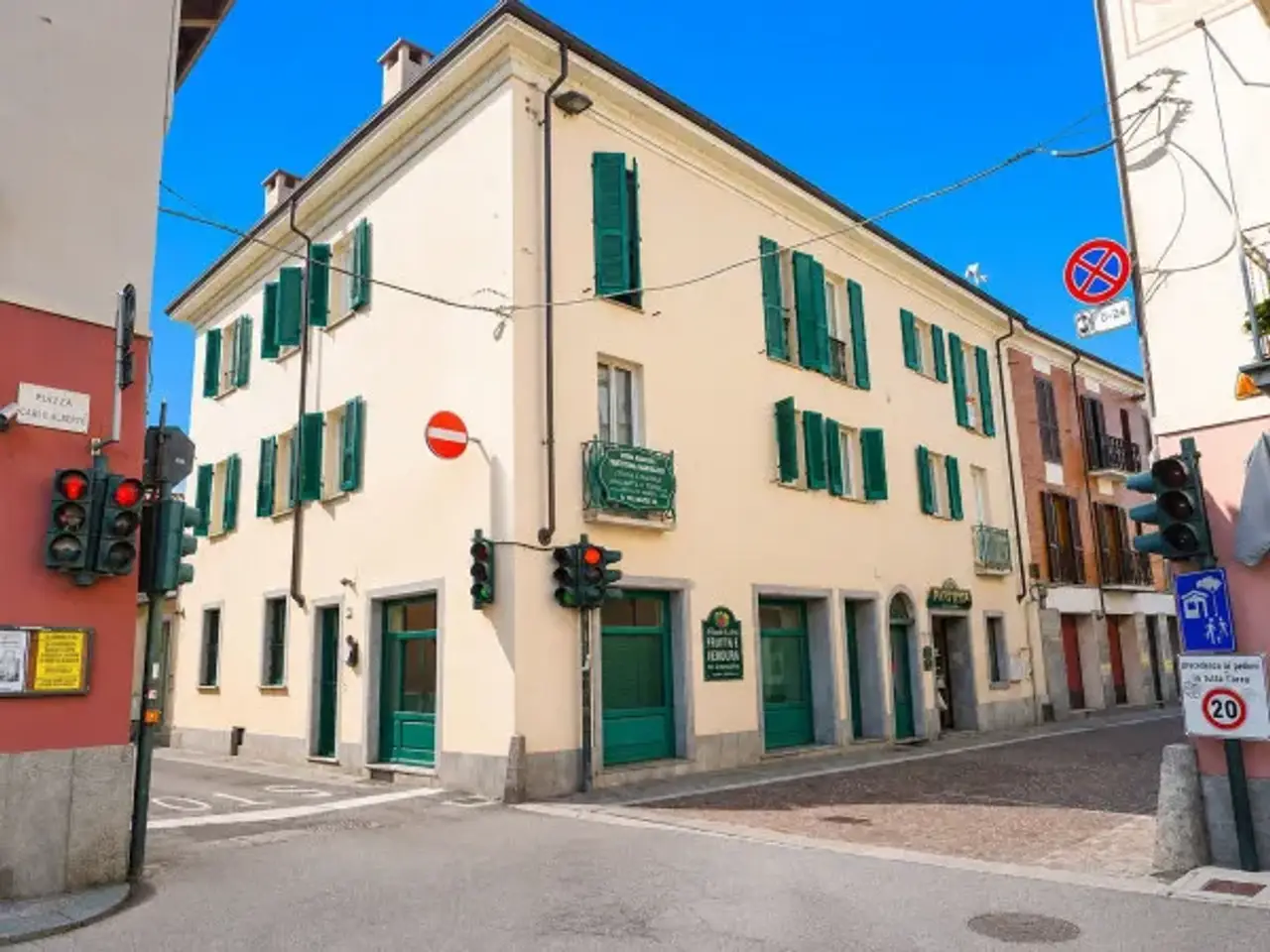 Negozio in Via Carlo Forneri 2, Carignano, {3} - Foto 1