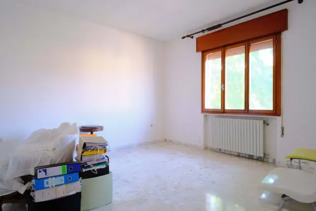 4-room flat in Via 4 Novembre, Due Carrare - Photo 1