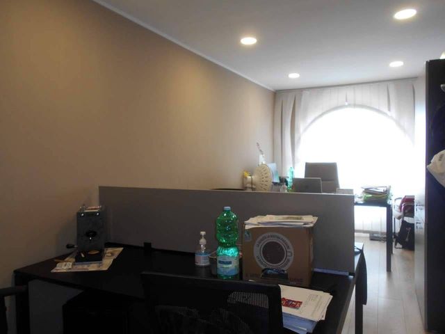 Shared office in Strada Statale Sannitica, Casoria - Photo 1