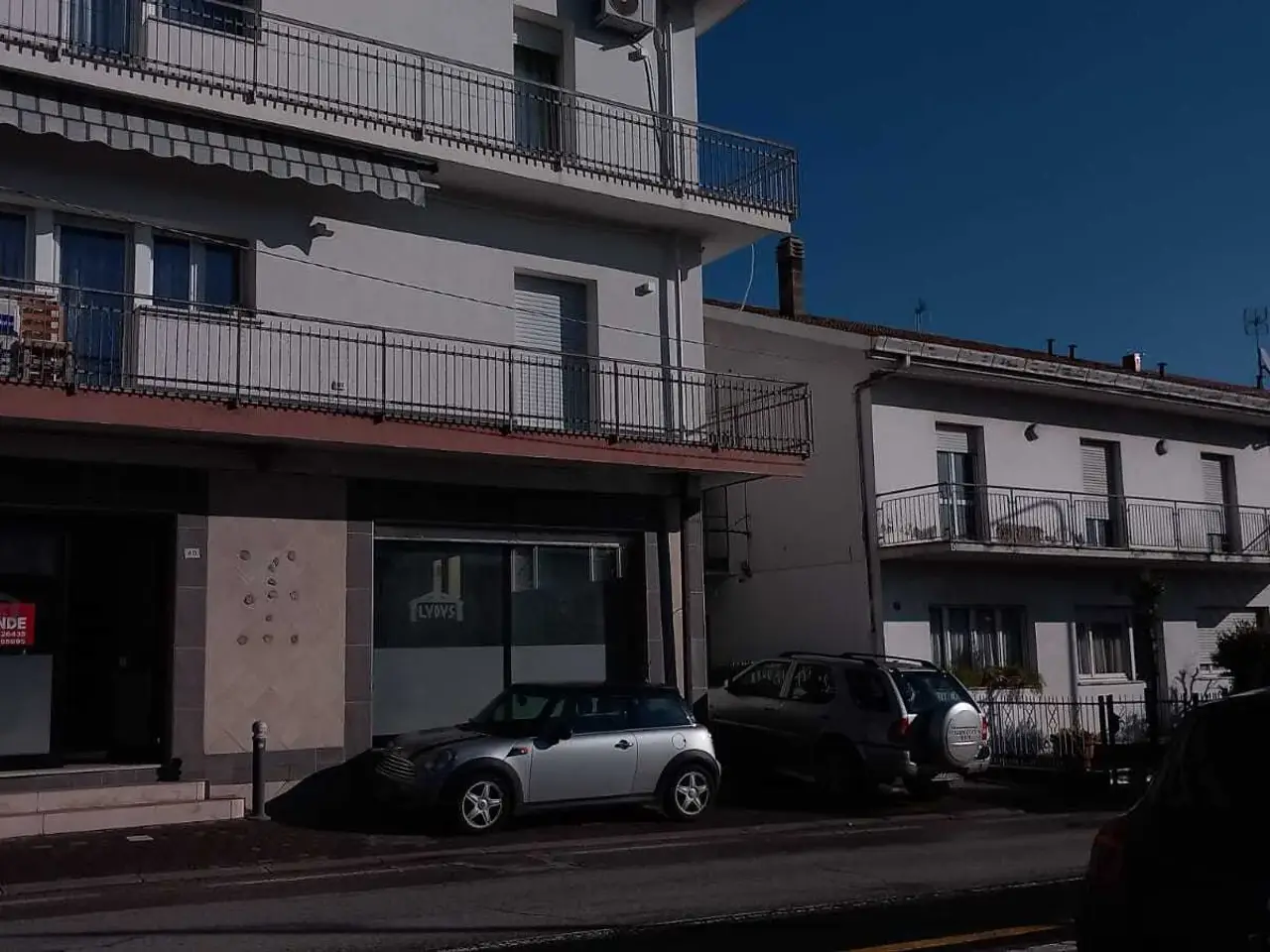 Negozio in Viale Giulio Cesare 40, Riccione, {3} - Foto 1