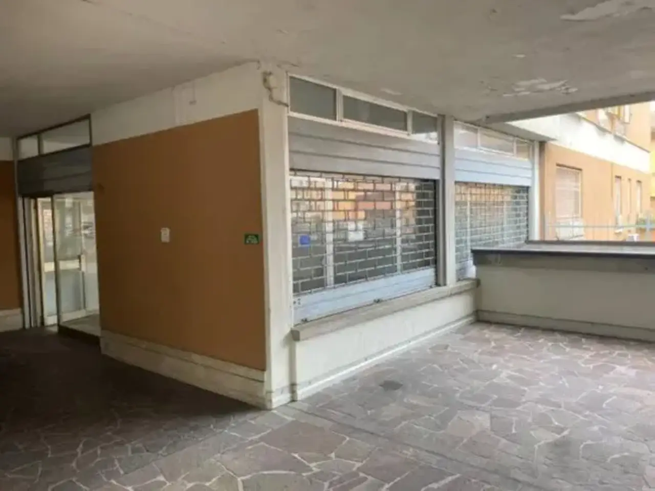 Negozio in Via Vittorino La Feltre, Mantova, {3} - Foto 1