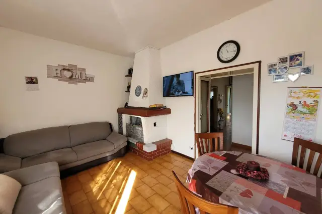 3-room flat in Via Varesina, Montano Lucino - Photo 1