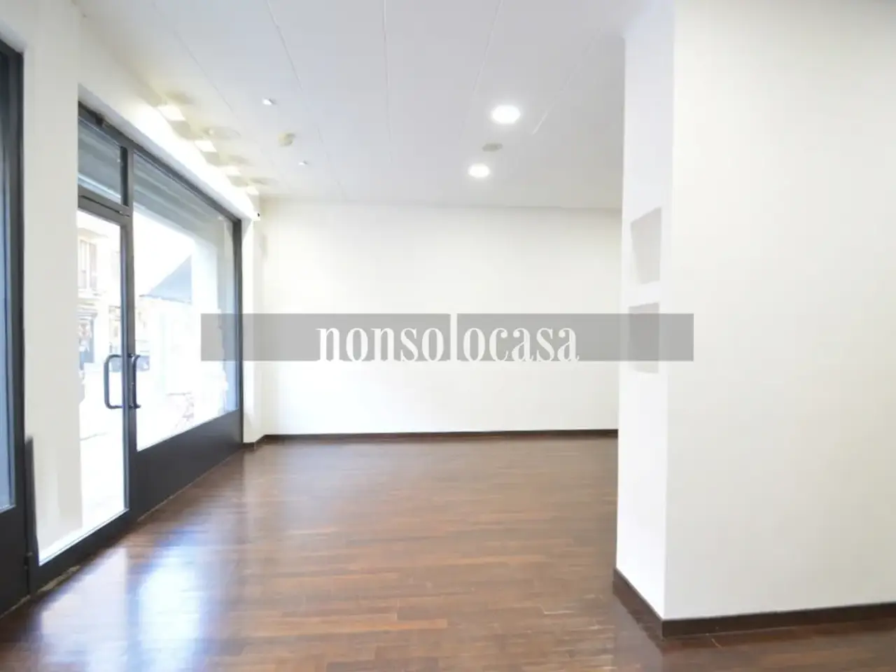 Negozio in Via Alessandro Manzoni 184, Perugia, {3} - Foto 1