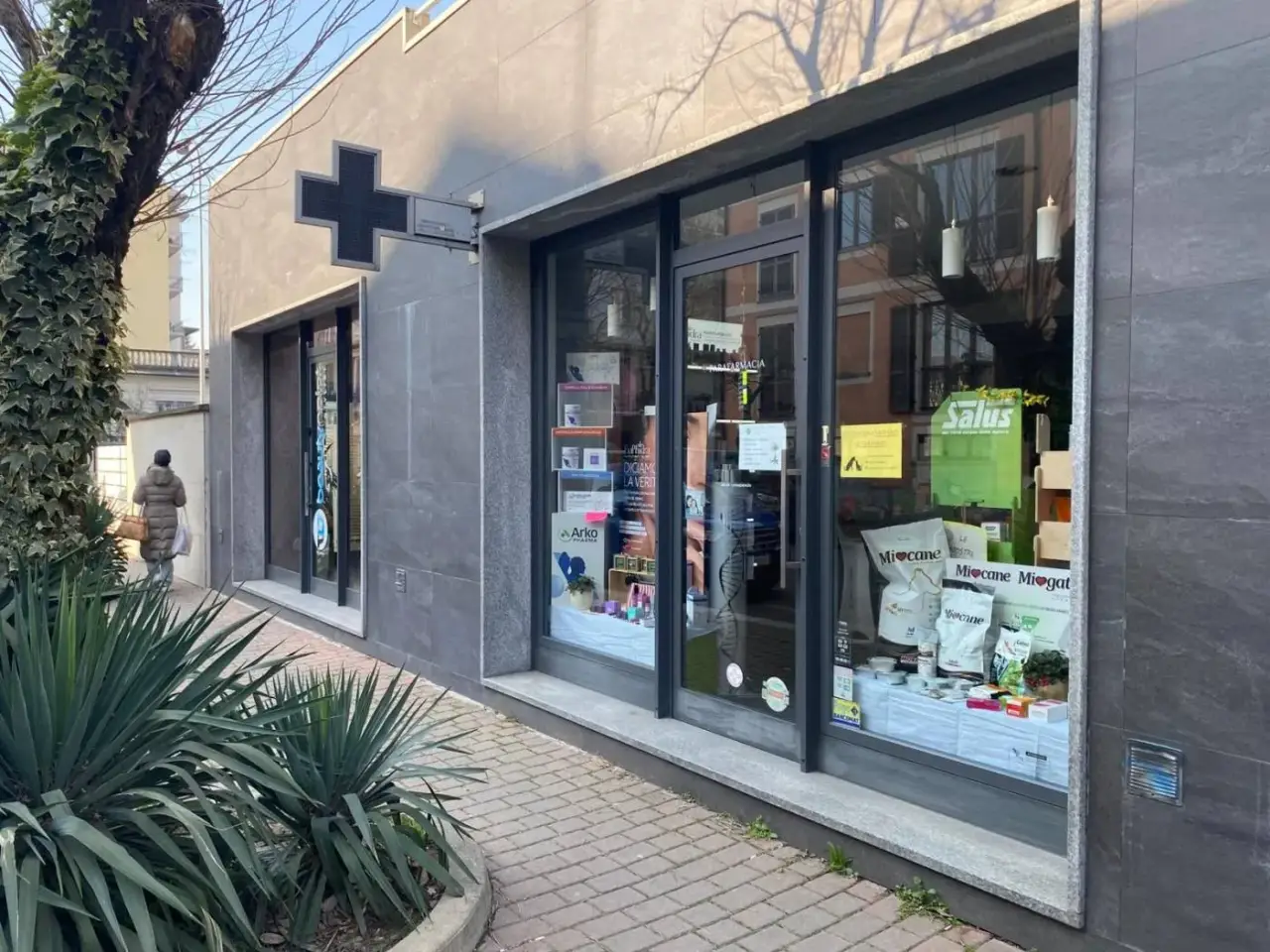 Negozio in Via Vittorio Veneto 3, Voghera, {3} - Foto 1