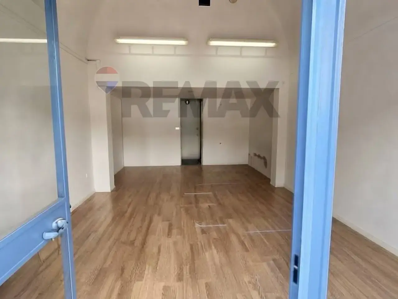 Negozio in Via Principe Amedeo 510, Bari, {3} - Foto 1
