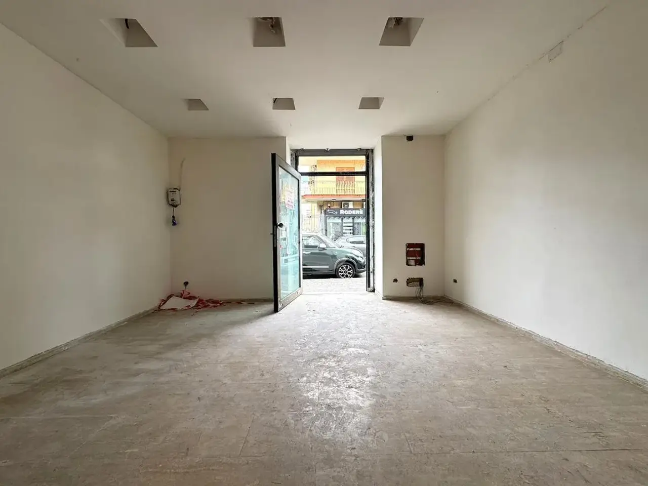 Negozio in Via Aviere Mario Pirozzi 39, Giugliano In Campania, {3} - Foto 2