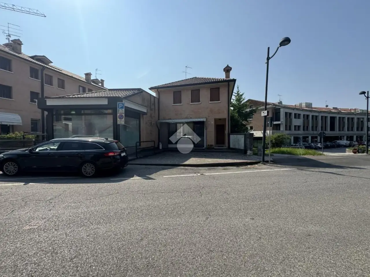 Negozio in Via Giuseppe Garibaldi 10, Valdobbiadene, {3} - Foto 1