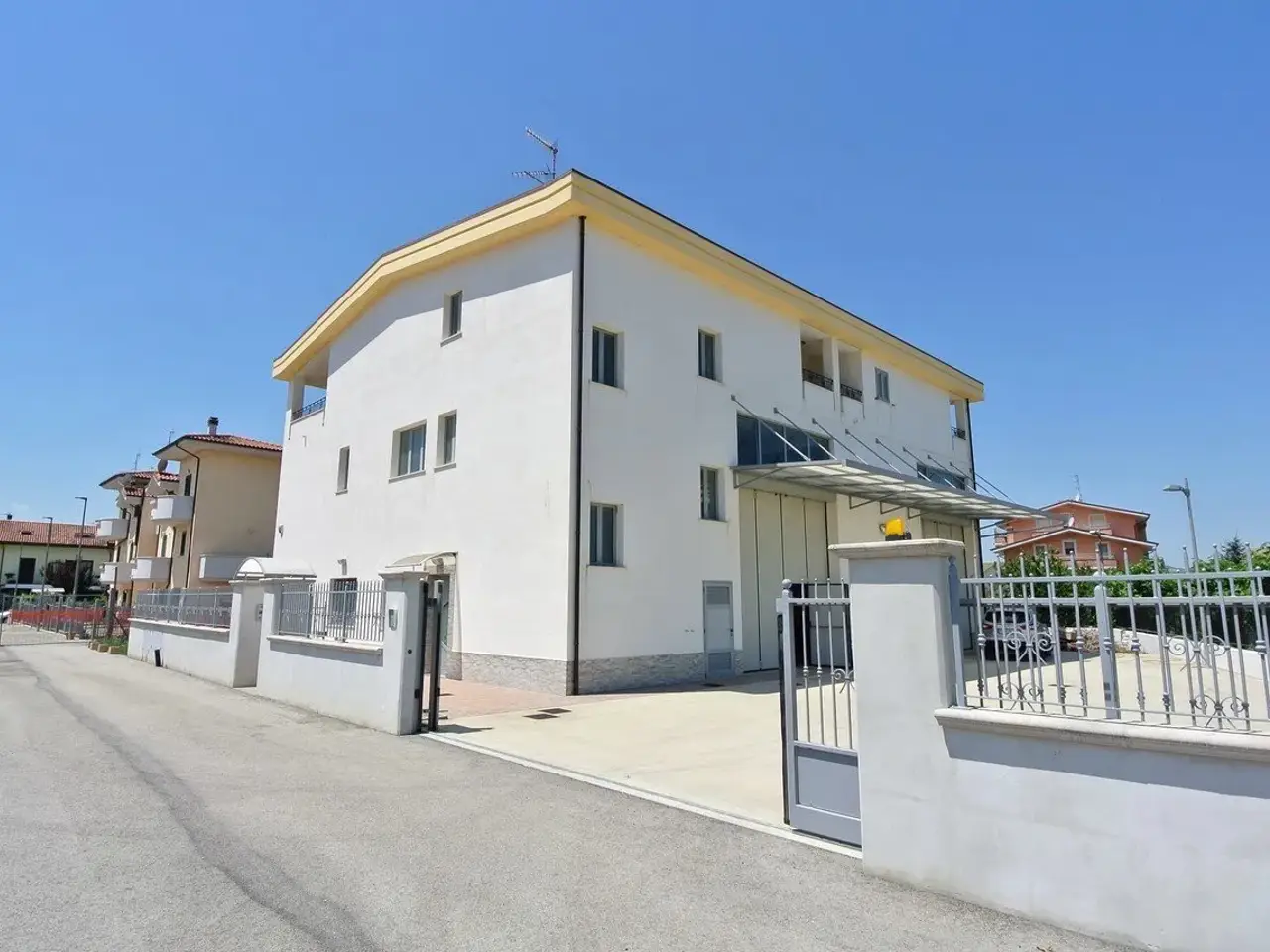 Magazzino in , Montesilvano, {3} - Foto 2