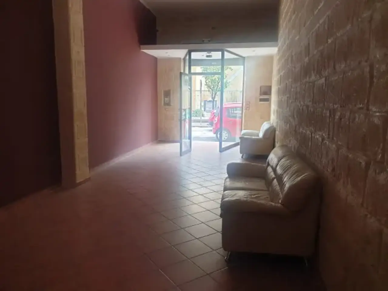 Negozio in Via Giuseppe De Robertis 49, Trani, {3} - Foto 2