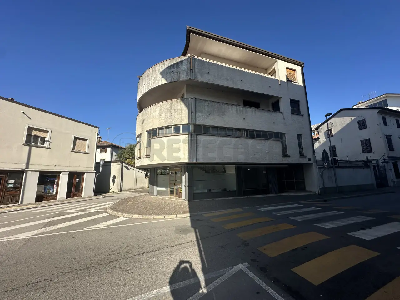 Palazzina commerciale in Viale XX Settembre 10, Cervignano Del Friuli, {3} - Foto 2