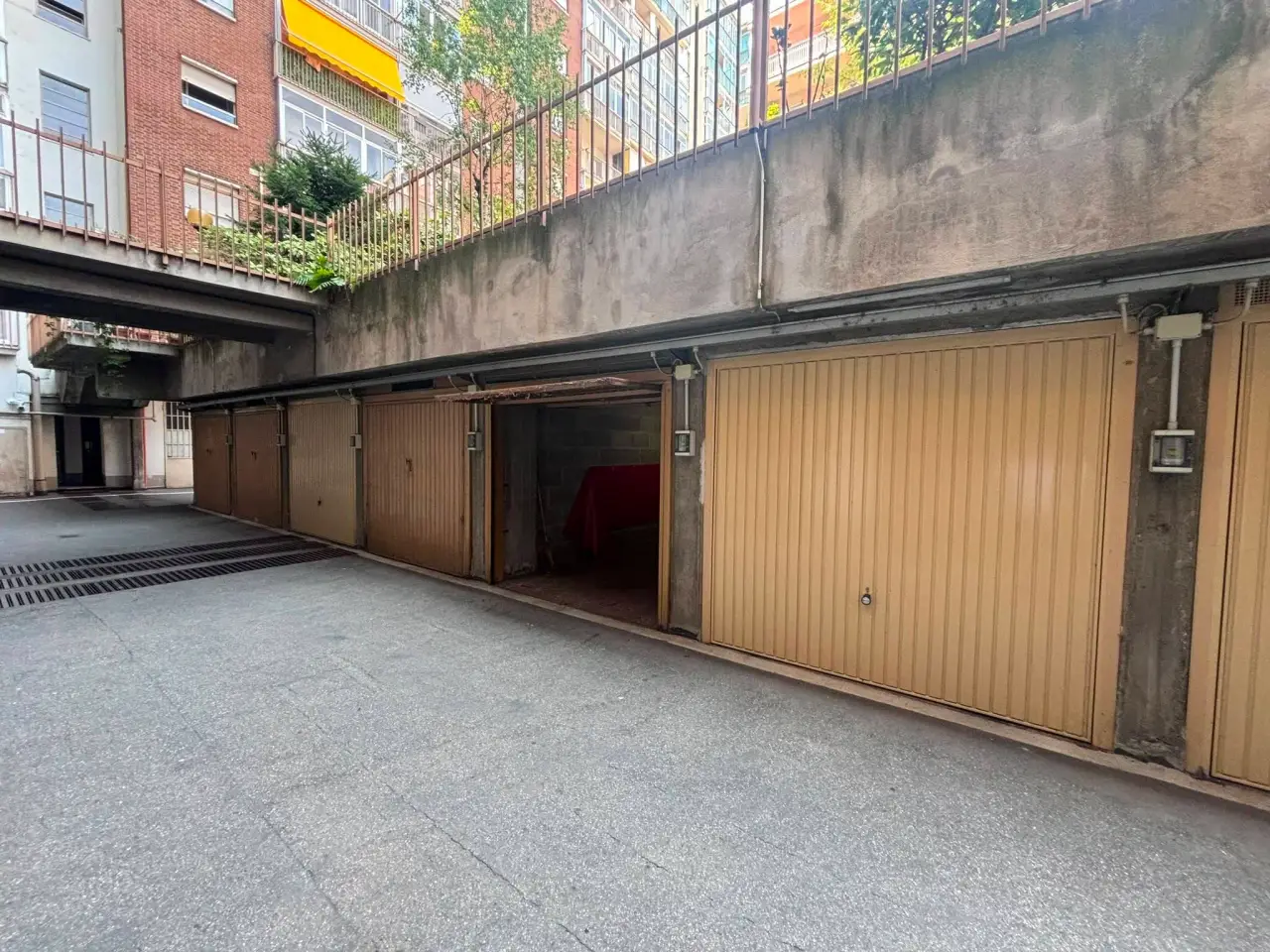 Parcheggio chiuso in Via Albenga 22, Torino, {3} - Foto 2