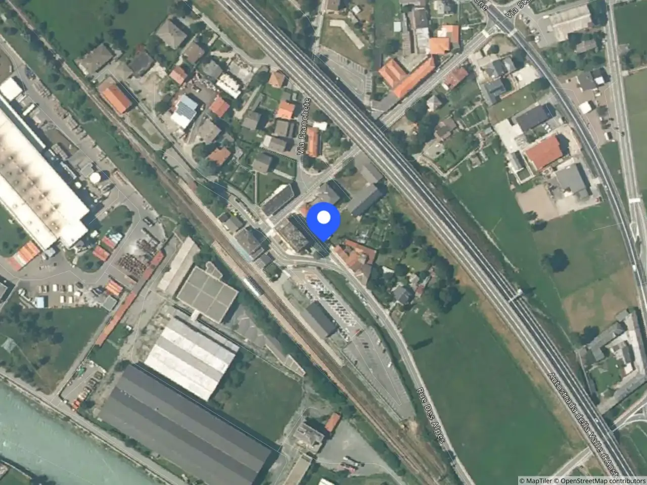 Fabbricato misto in Via Des Alpes 11 11, Verres, {3} - Foto 1