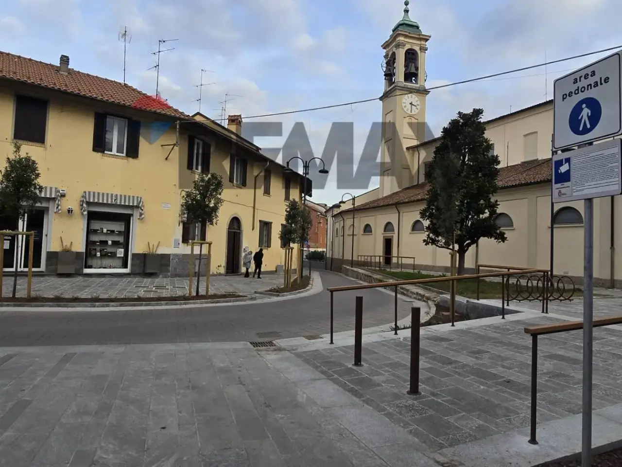 Negozio in Piazza San Francesco 33, Biassono, {3} - Foto 1