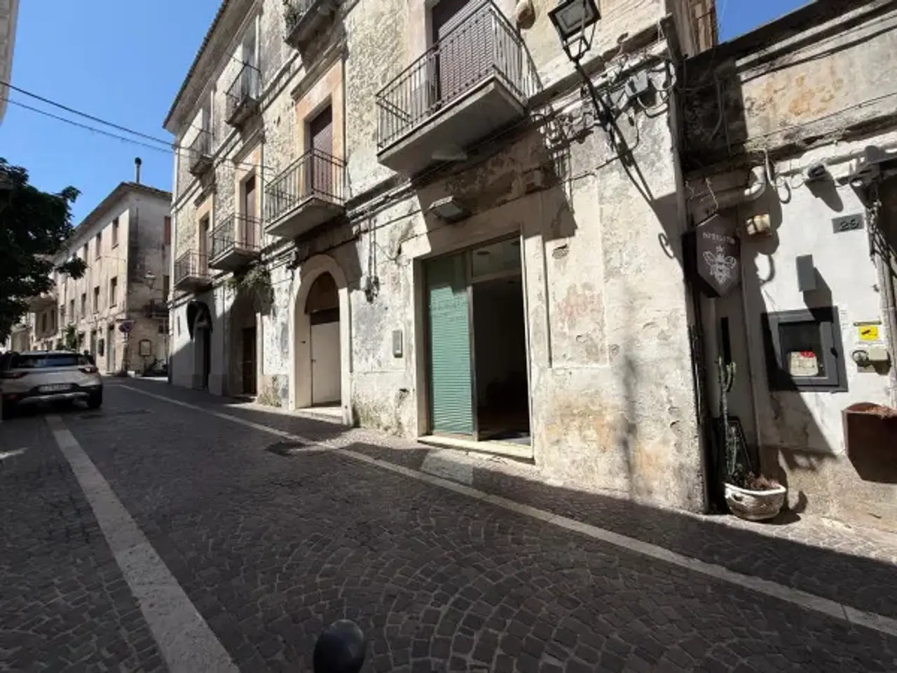 Negozio in Via Antonio Menniti Ippolito 31, Catanzaro, {3} - Foto 1