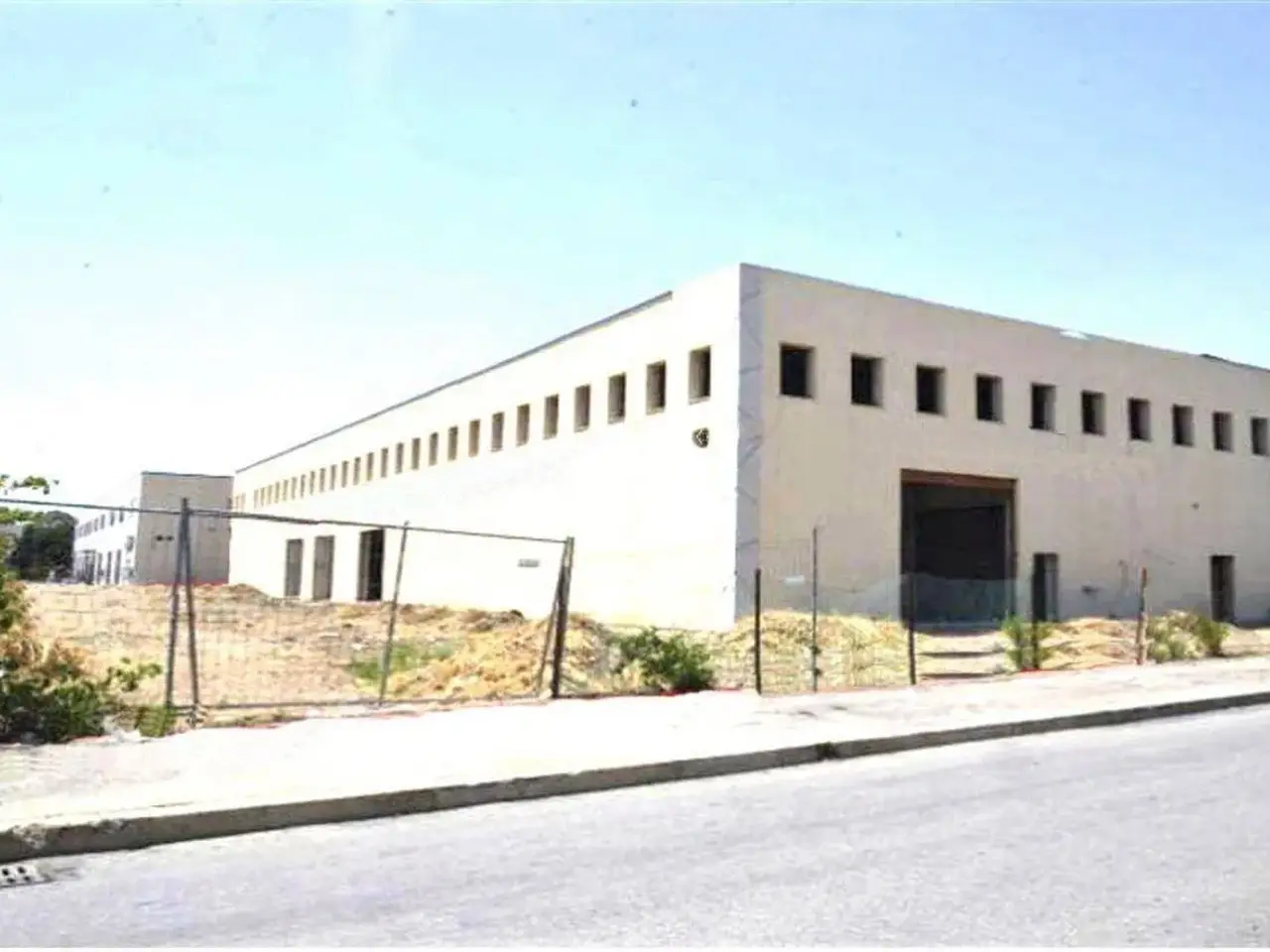 Capannone in Via Ambra Zona Industriale Arigianale Aurelia Nord, Grosseto, Grosseto, Grosseto, {3} - Foto 1