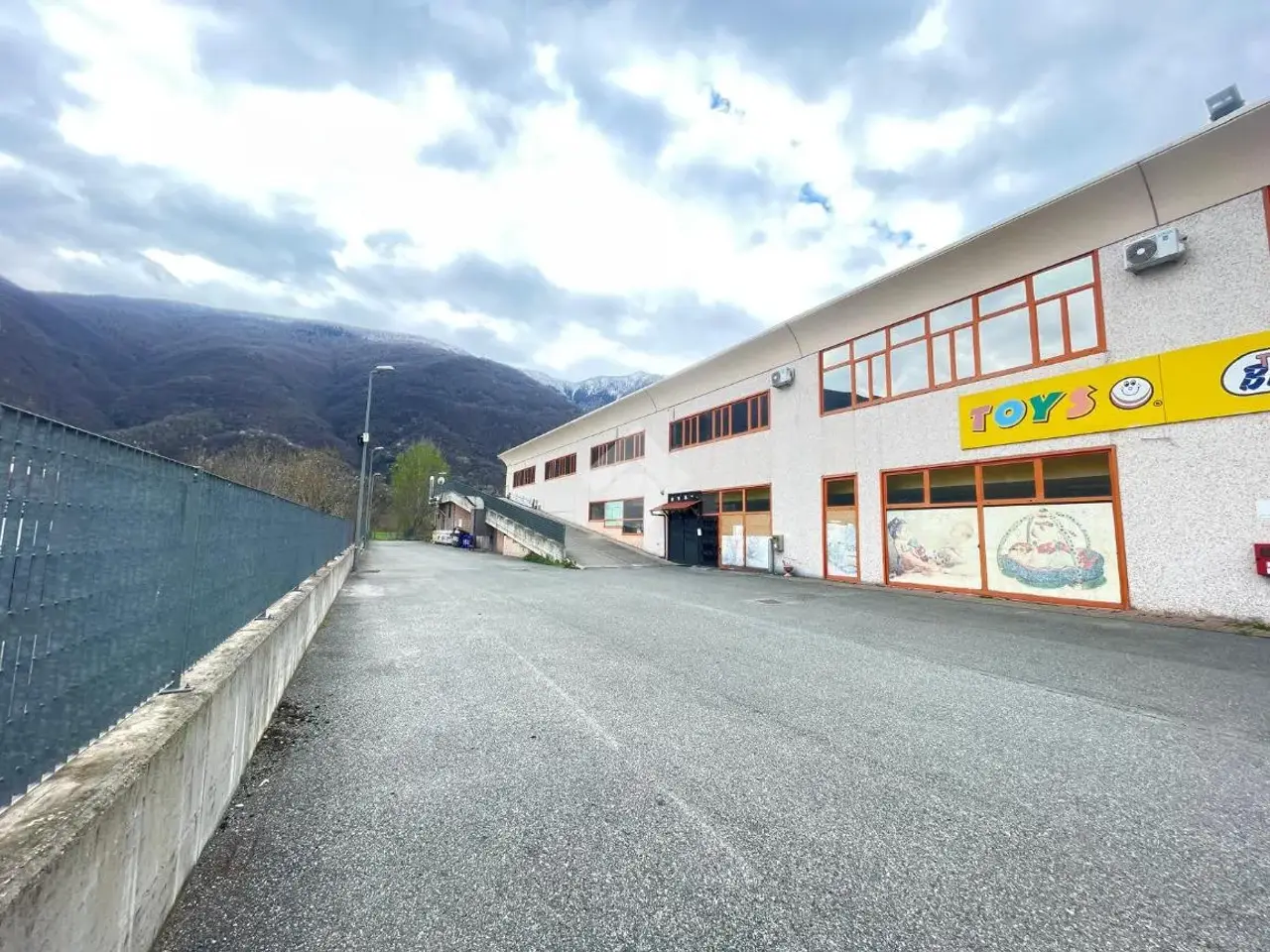 Palazzina commerciale in Via Moncenisio 27, Sant'Antonino Di Susa, {3} - Foto 2