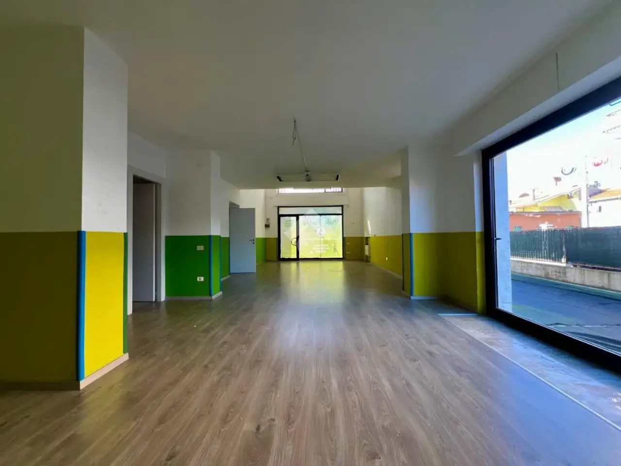 Negozio in Via Galileo Galilei 166, Giulianova, {3} - Foto 1