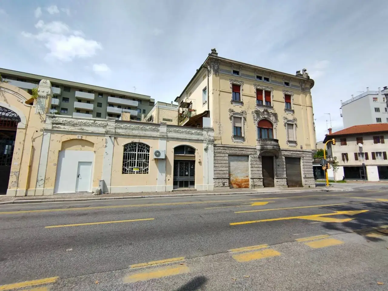 Locale commerciale in Viale delle Ferriere, Udine, Udine, {3} - Foto 1