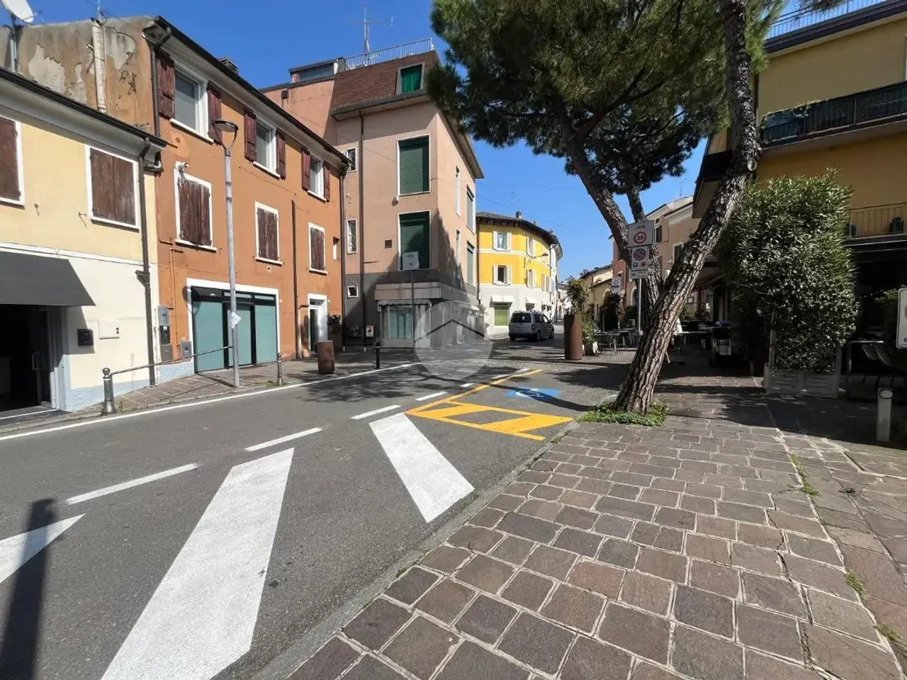 Negozio in Via Giuseppe di Vittorio 14, Desenzano del Garda, {3} - Foto 1