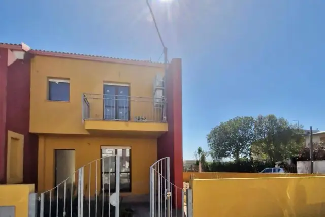 Terraced house in Via Is Prunixeddas, Uta - Photo 1