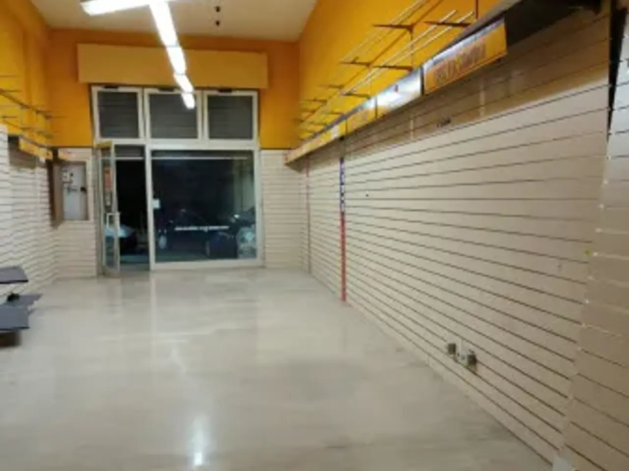Negozio in Viale Europa, Alcamo, {3} - Foto 2