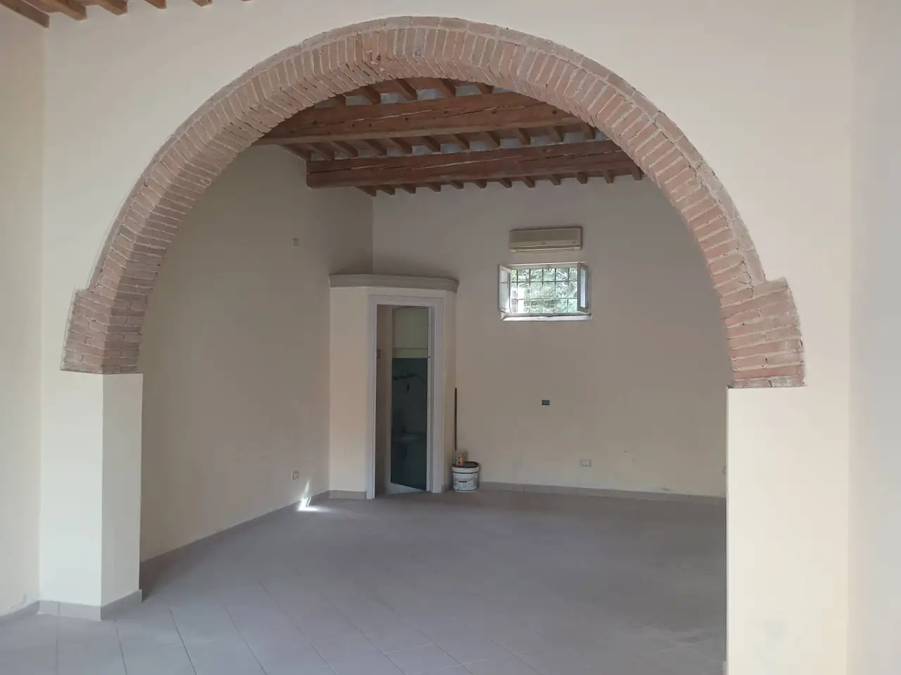 Negozio in Via Valdera, Ponsacco, {3} - Foto 1