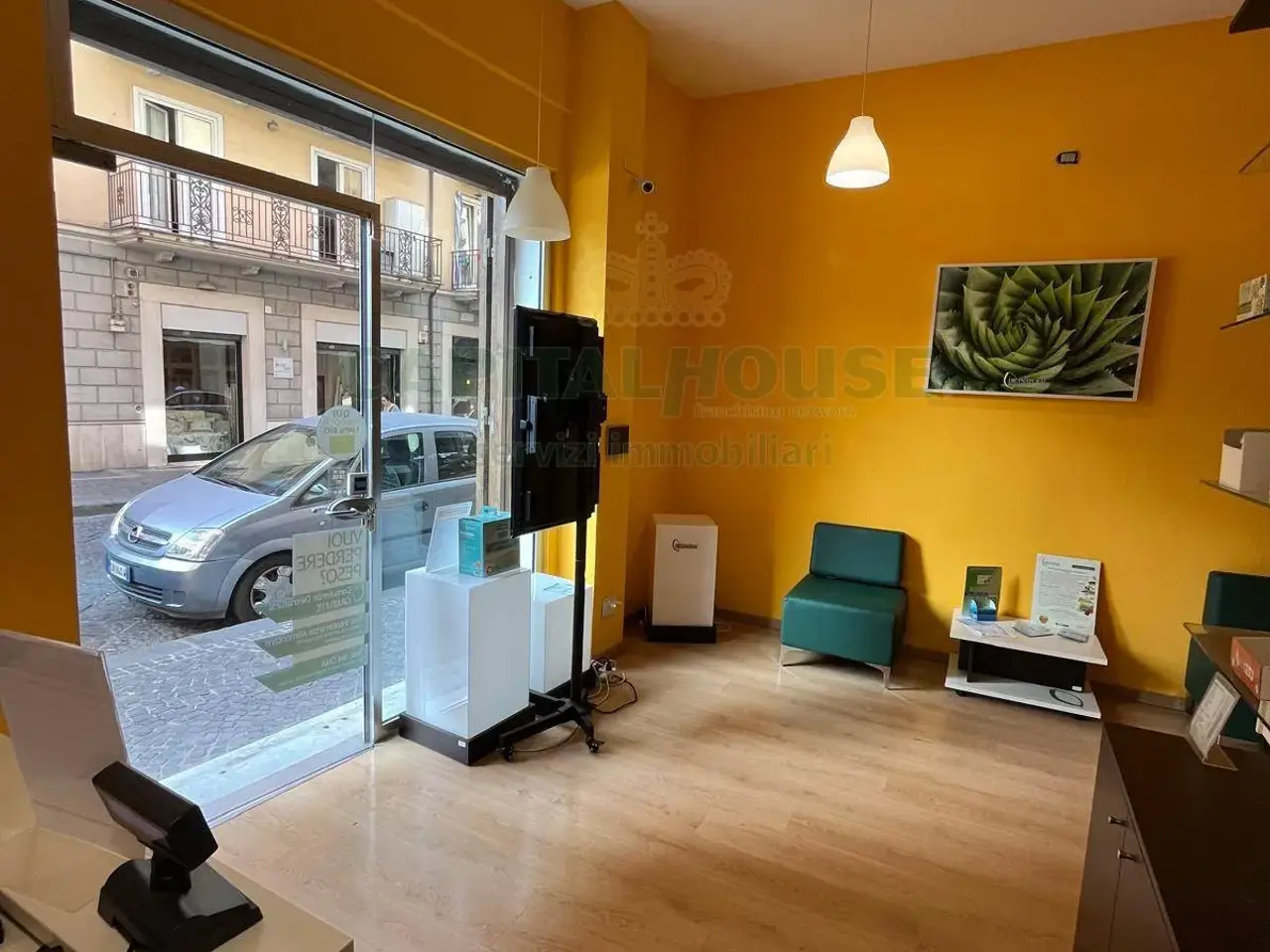 Esercizio commerciale in Via Trinità, Avellino, {3} - Foto 1