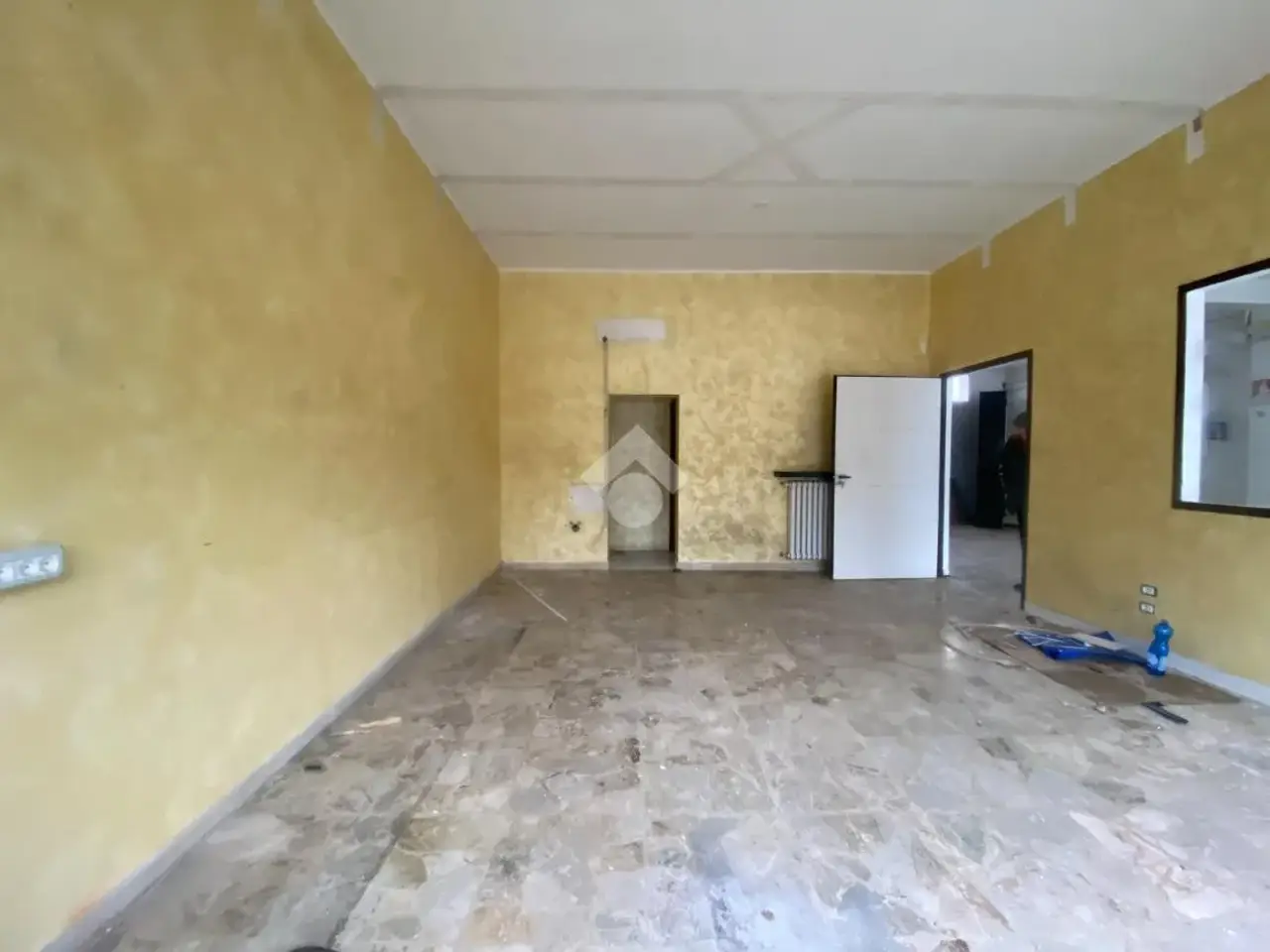 Negozio in Via Fratelli Cervi 171, Reggio Emilia, {3} - Foto 1