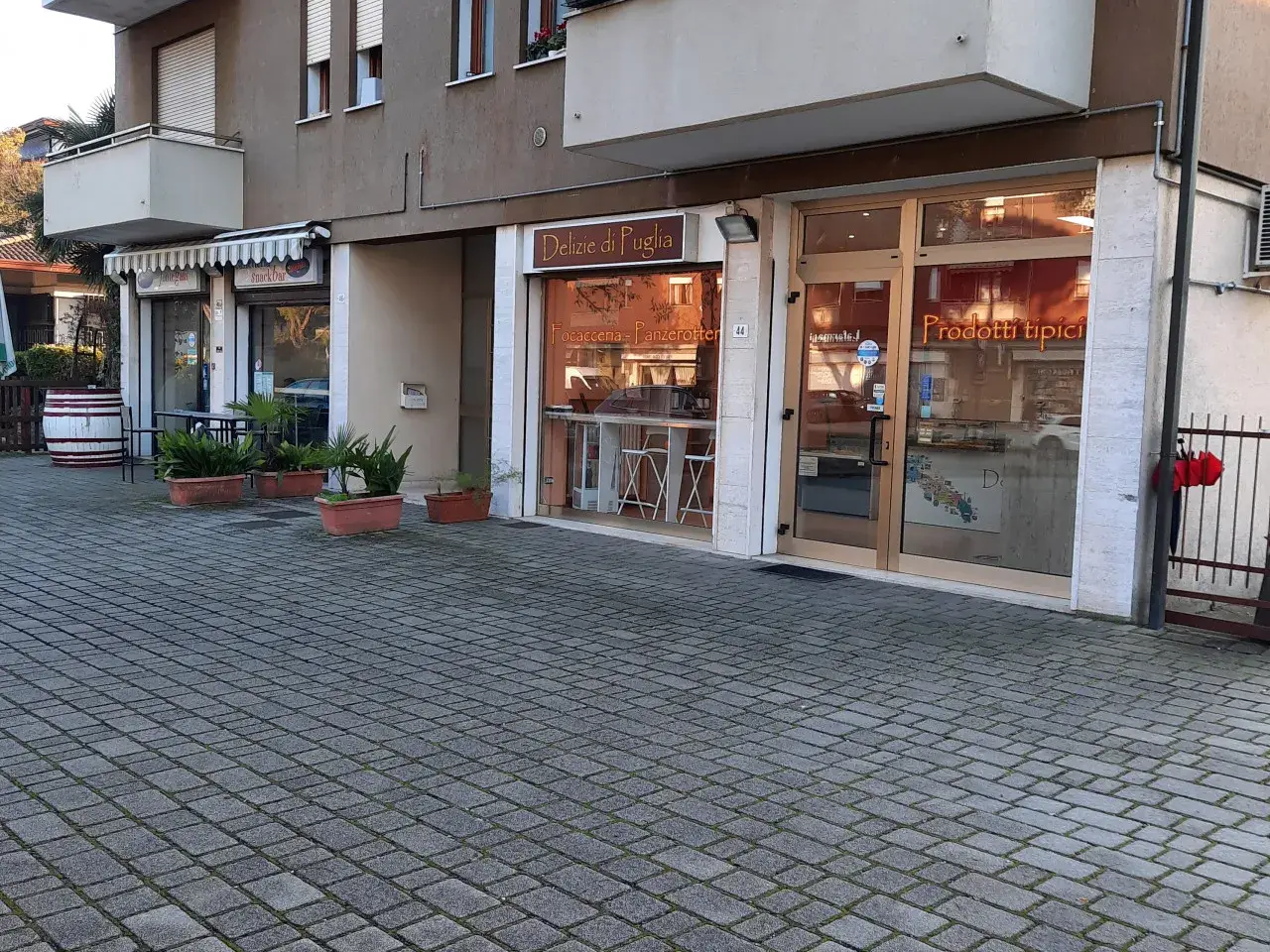 Negozio in Via Scapacchiò  N. 44, Selvazzano Dentro, {3} - Foto 1